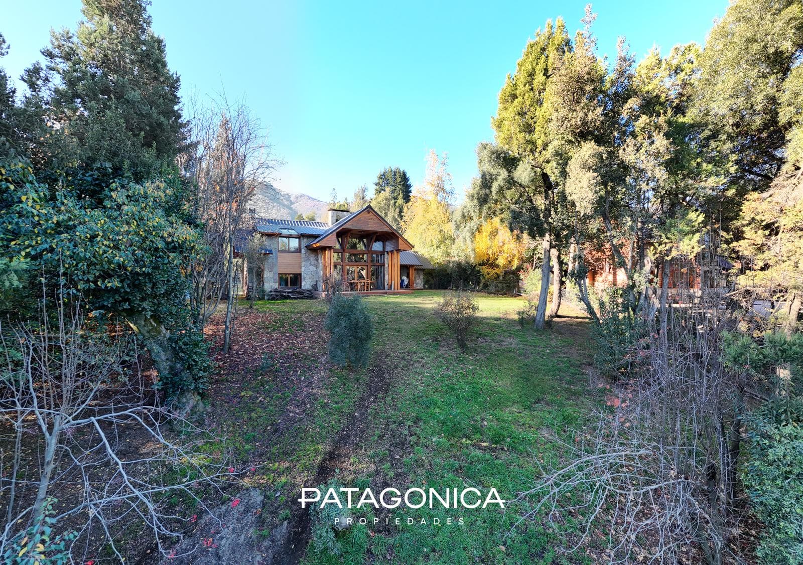HOUSE FOR SALE: 140 m², on a 1781 m² lot; Penthouse in the RUCA HUE Gated Community, Villa La Angostura