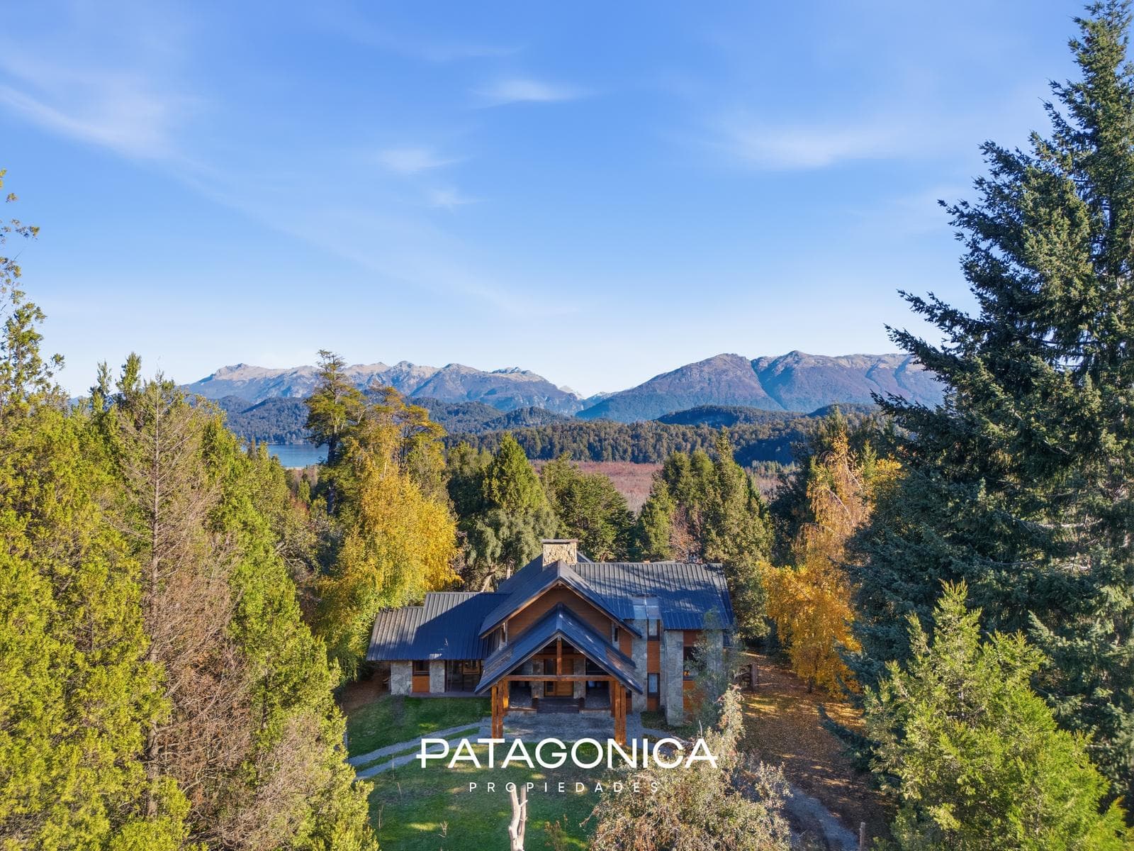 HOUSE FOR SALE: 140 m², on a 1781 m² lot; Penthouse in the RUCA HUE Gated Community, Villa La Angostura