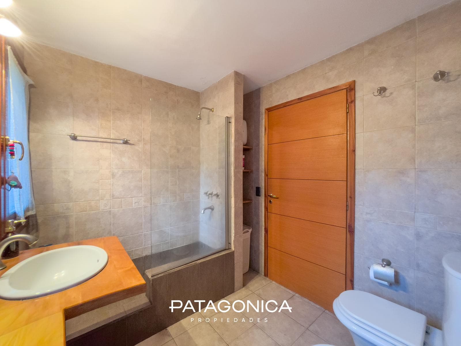 HOUSE FOR SALE: 140 m², on a 1781 m² lot; Penthouse in the RUCA HUE Gated Community, Villa La Angostura