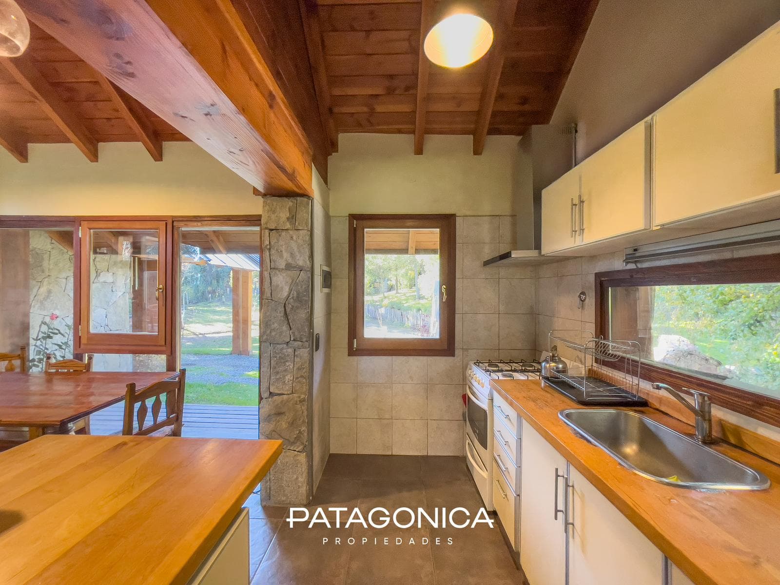 HOUSE FOR SALE: 140 m², on a 1781 m² lot; Penthouse in the RUCA HUE Gated Community, Villa La Angostura