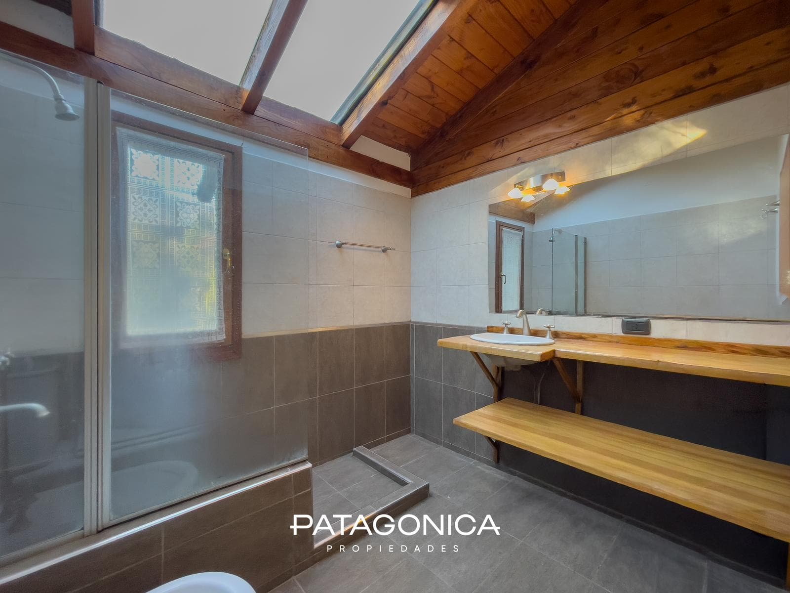 HOUSE FOR SALE: 140 m², on a 1781 m² lot; Penthouse in the RUCA HUE Gated Community, Villa La Angostura