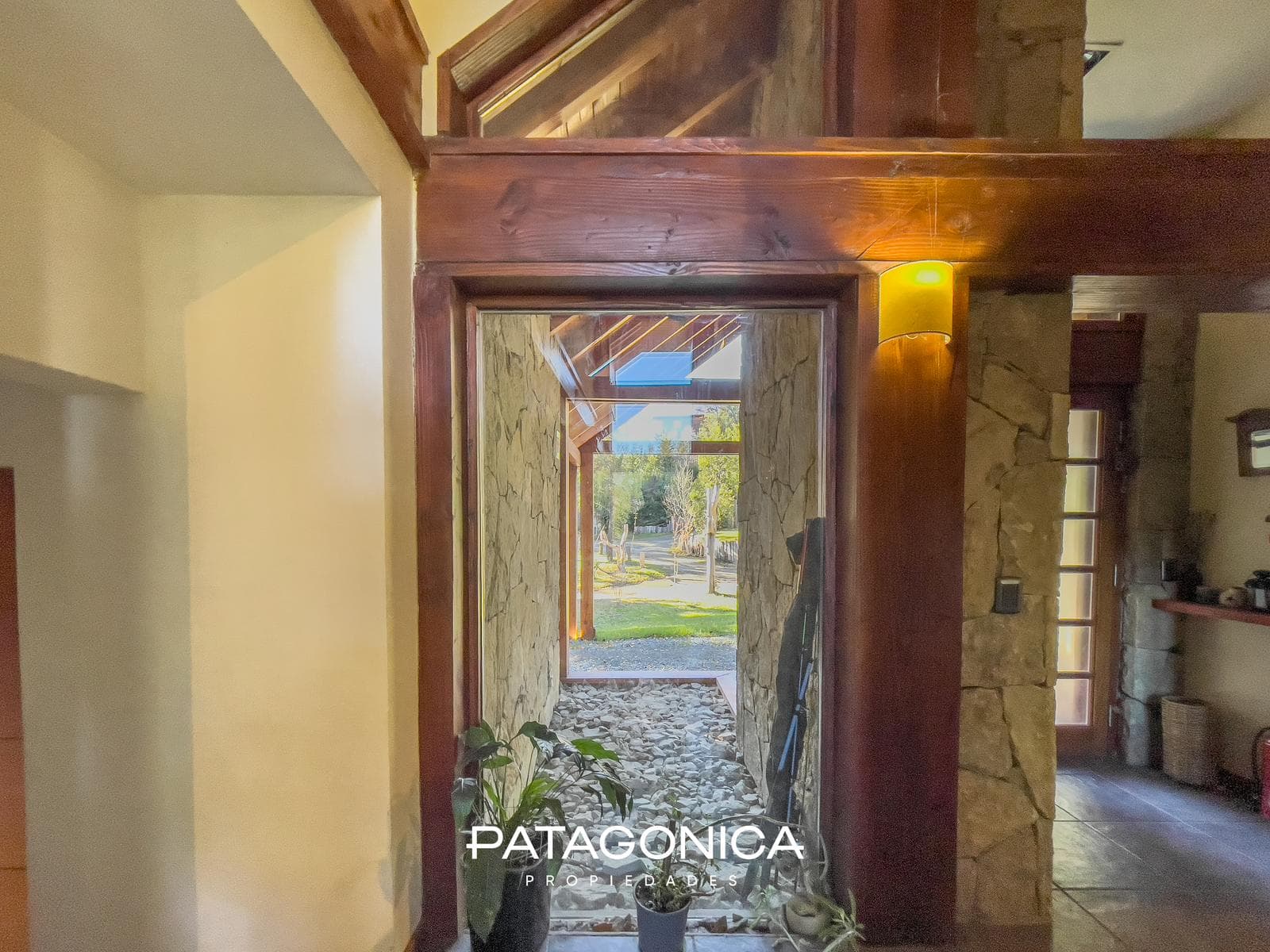 HOUSE FOR SALE: 140 m², on a 1781 m² lot; Penthouse in the RUCA HUE Gated Community, Villa La Angostura