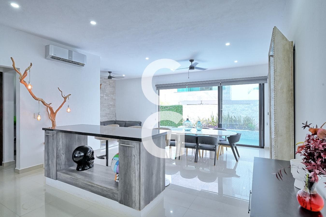 House for Sale in Cancun in the Aqua Residential Complex with a Pool and Spacious Terrace