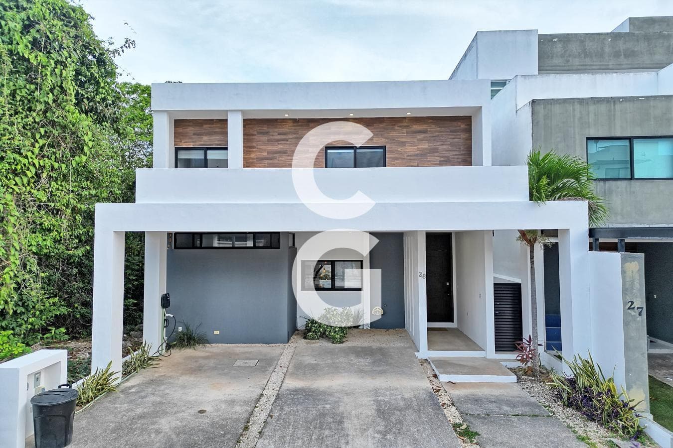 House for Sale in Cancun in the Aqua Residential Complex with a Pool and Spacious Terrace
