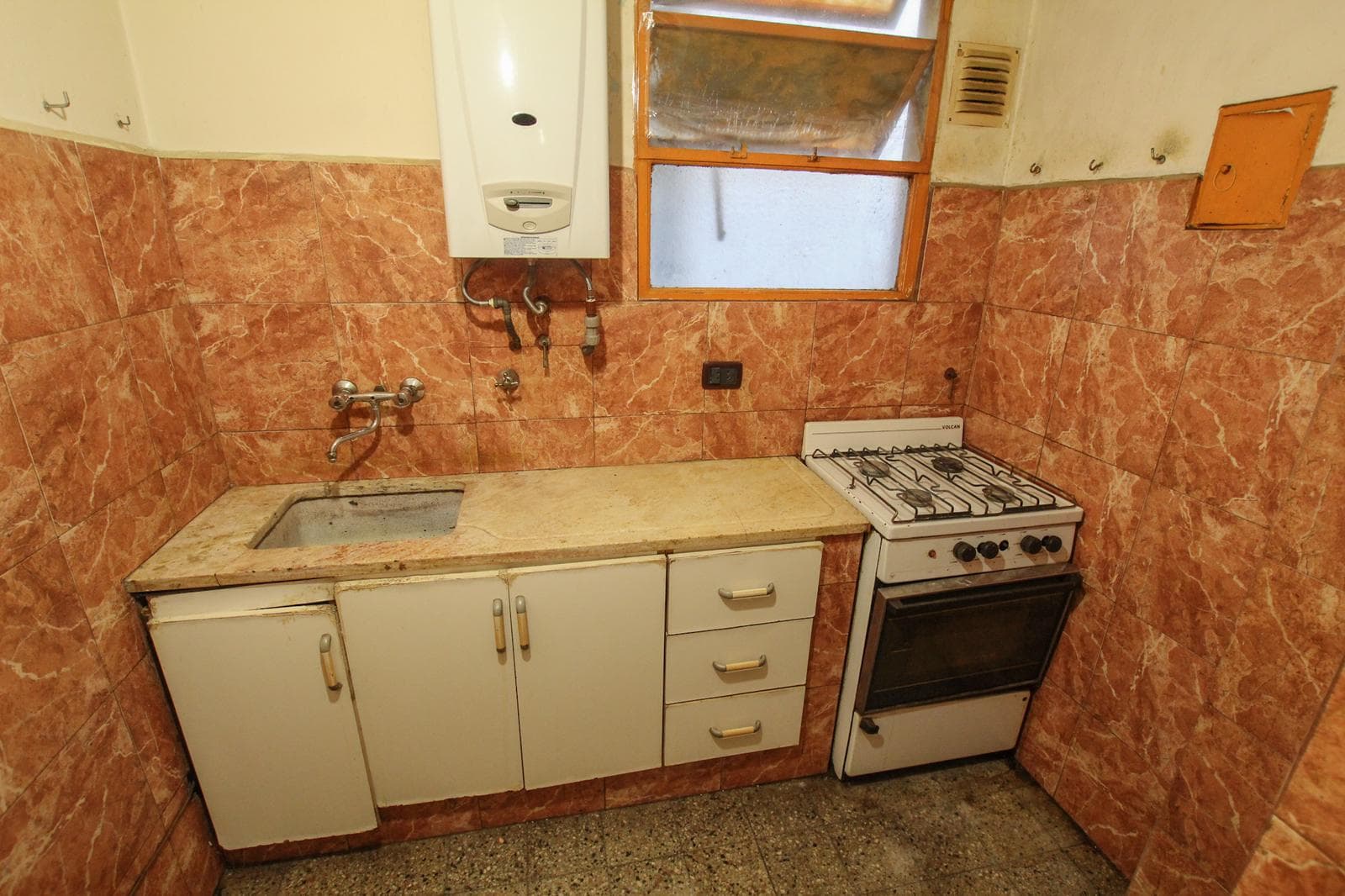 2-room apartment for sale in Floresta, in need of renovation, good location, eligible for financing, 60 m²