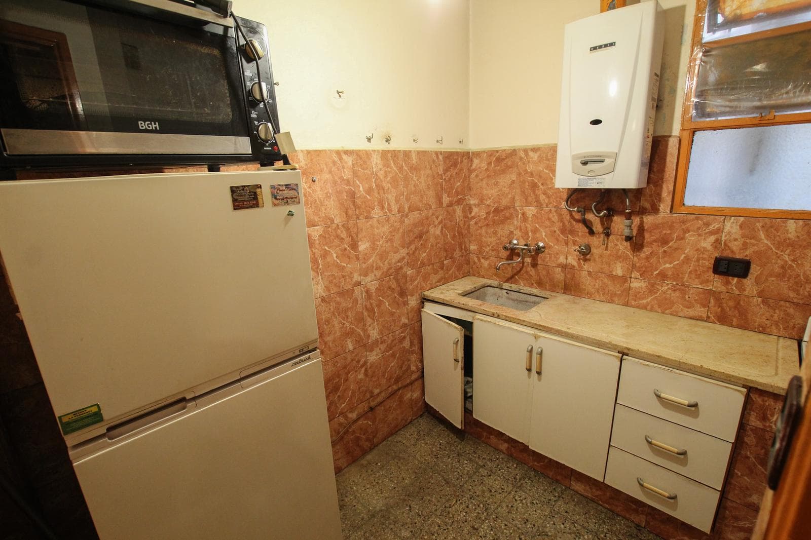 2-room apartment for sale in Floresta, in need of renovation, good location, eligible for financing, 60 m²