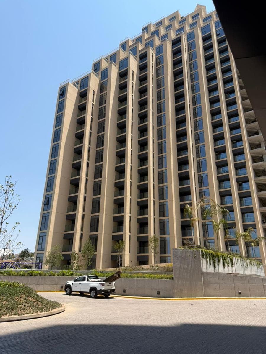 Departamento Nuevo y Amueblado en piso 10 de Adamant Grand con 2 Recámaras