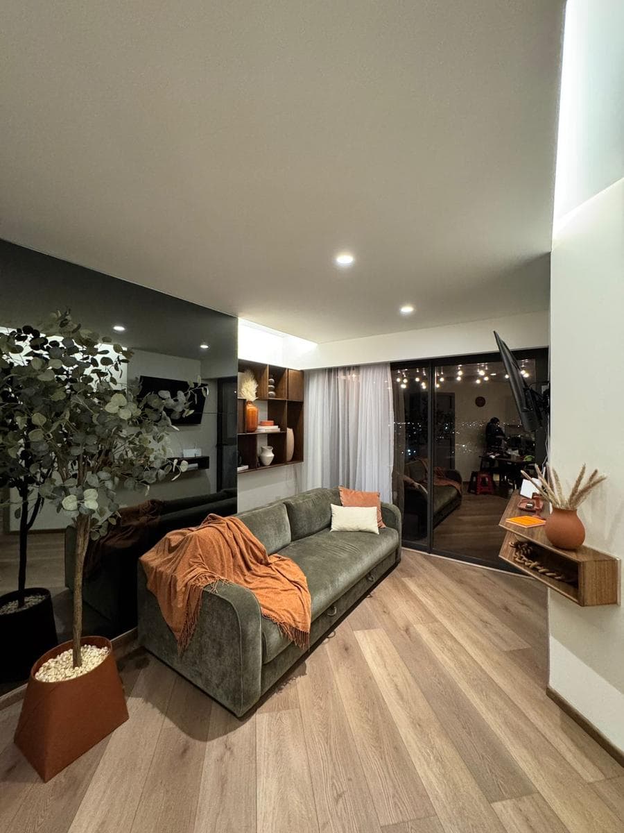 Departamento Nuevo y Amueblado en piso 10 de Adamant Grand con 2 Recámaras