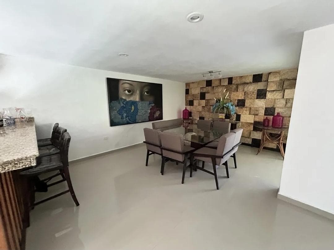 HOUSE FOR SALE: 4 BEDROOMS, 588 M2, JUST 50 METERS FROM THE BEACH IN CHELEM, PROGRESO