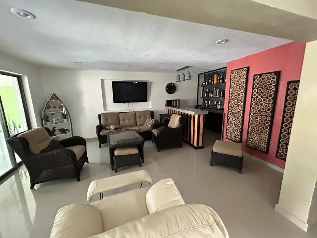 HOUSE FOR SALE: 4 BEDROOMS, 588 M2, JUST 50 METERS FROM THE BEACH IN CHELEM, PROGRESO