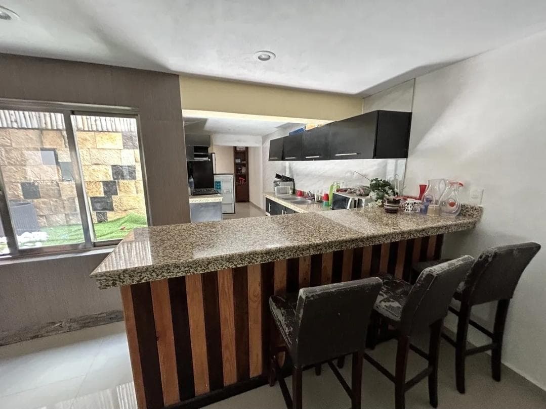 HOUSE FOR SALE: 4 BEDROOMS, 588 M2, JUST 50 METERS FROM THE BEACH IN CHELEM, PROGRESO