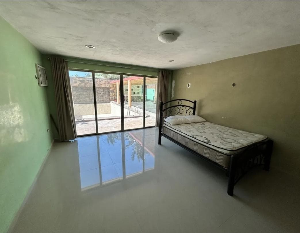 HOUSE FOR SALE: 4 BEDROOMS, 588 M2, JUST 50 METERS FROM THE BEACH IN CHELEM, PROGRESO