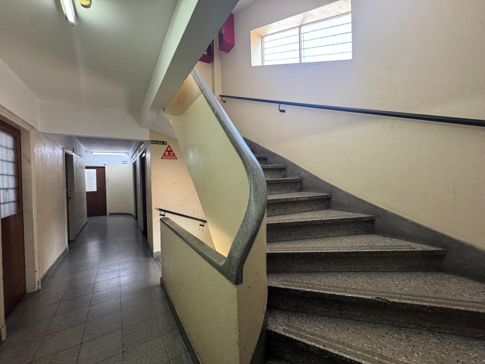 40 M2 OFFICE IN IMPECCABLE CONDITION, FACING AWAY FROM THE STREET, OPEN VIEW, BALVANERA