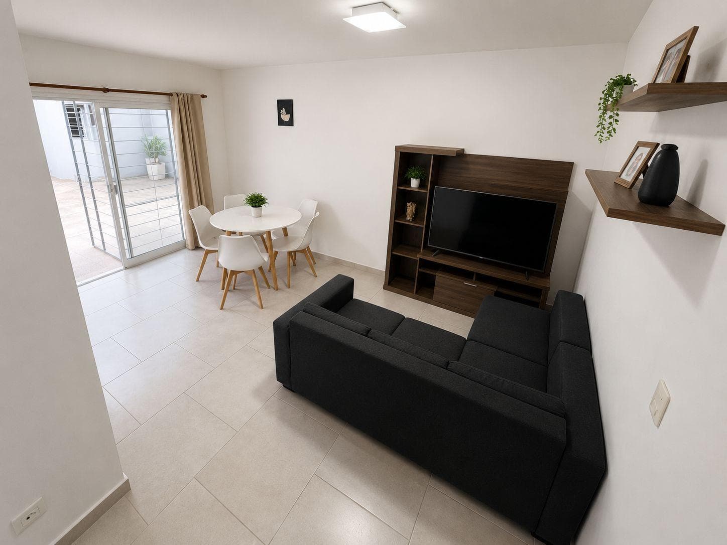 DUPLEX APARTMENT FOR SALE IN VILLA CARLOS PAZ: 1 BEDROOM, SWIMMING POOL, GARAGE, QUALIFIES FOR A LOAN