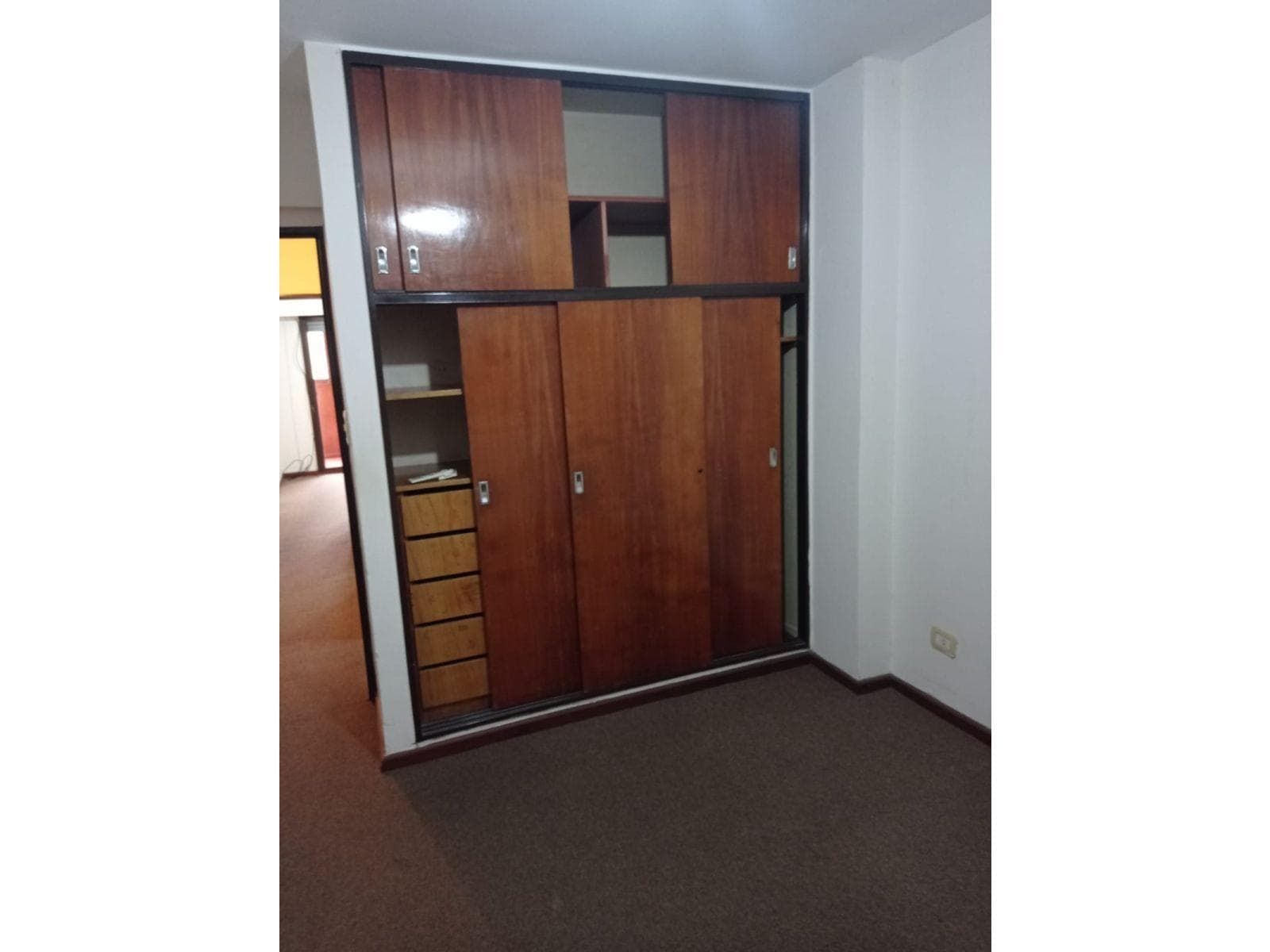 3-Bedroom Apartment for Sale with Garage. Downtown