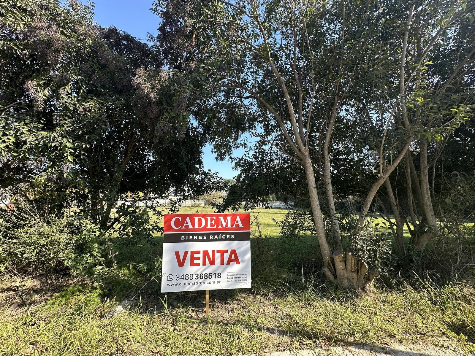 Land for Sale. Area: 573 m2. Lintridis and Juan B. Justo. Ciudad Zarate