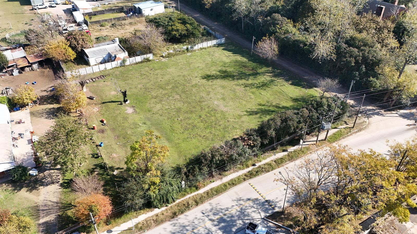 Land for Sale. Area: 398 m2. Lintridis and Juan B. Justo. Ciudad Zarate