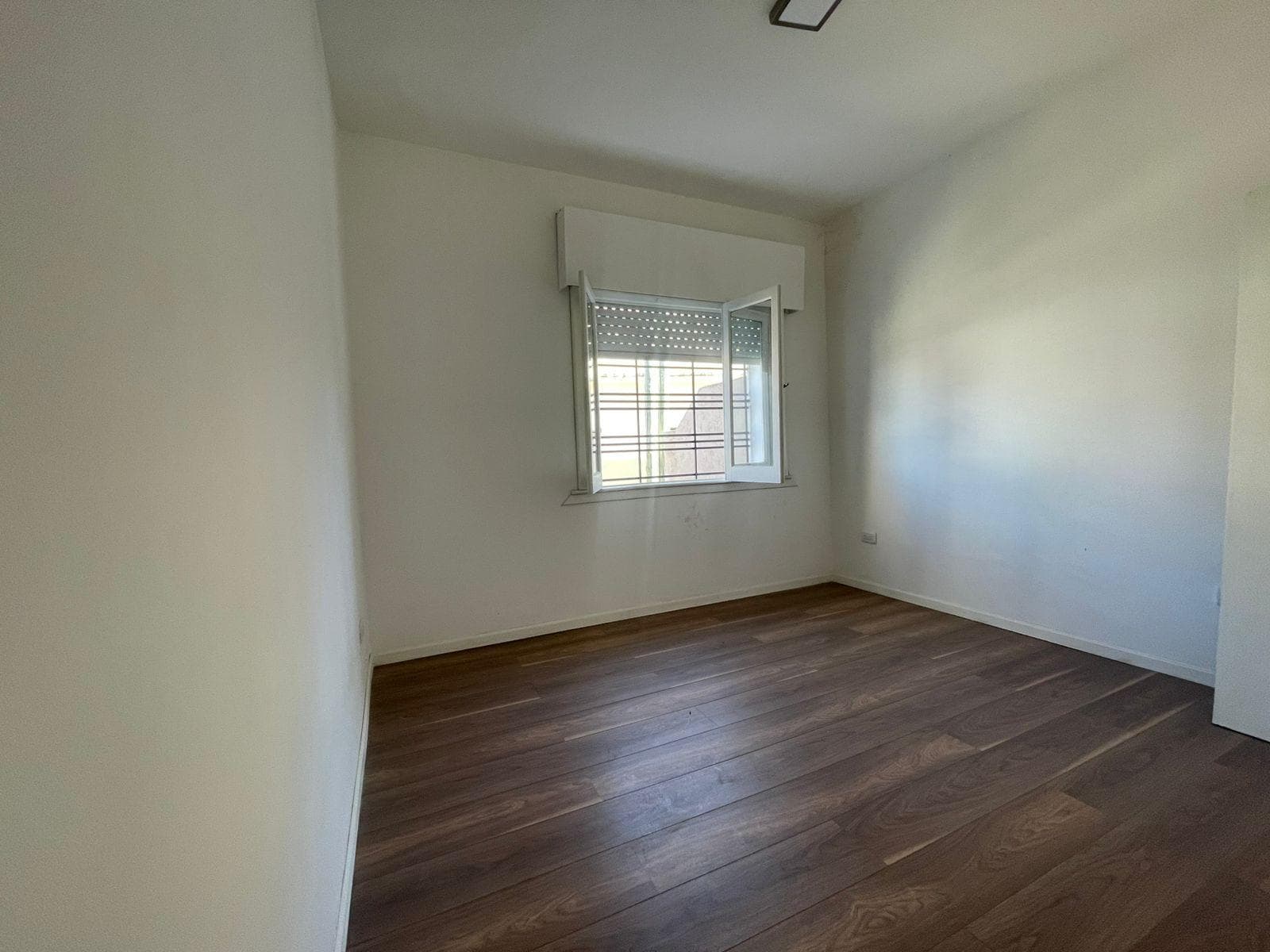 VENTA CASA 3 AMBIENTES EN BERNAL GRAN OPORTUNIDA APTO CRÉDITO-ACEPTA PERMUTA
