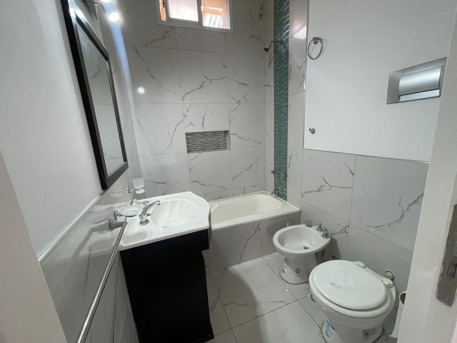 VENTA CASA 3 AMBIENTES EN BERNAL GRAN OPORTUNIDA APTO CRÉDITO-ACEPTA PERMUTA
