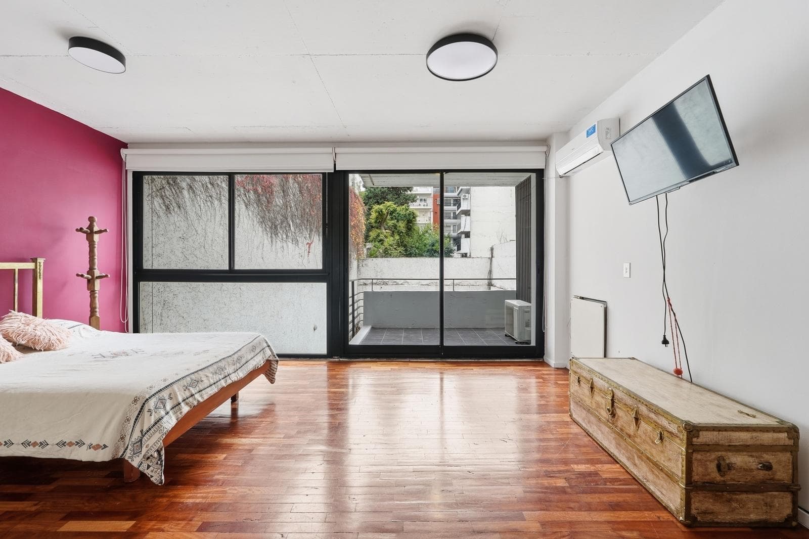 Furnished studio apartment with a balcony and amenities available for short-term rent in Belgrano