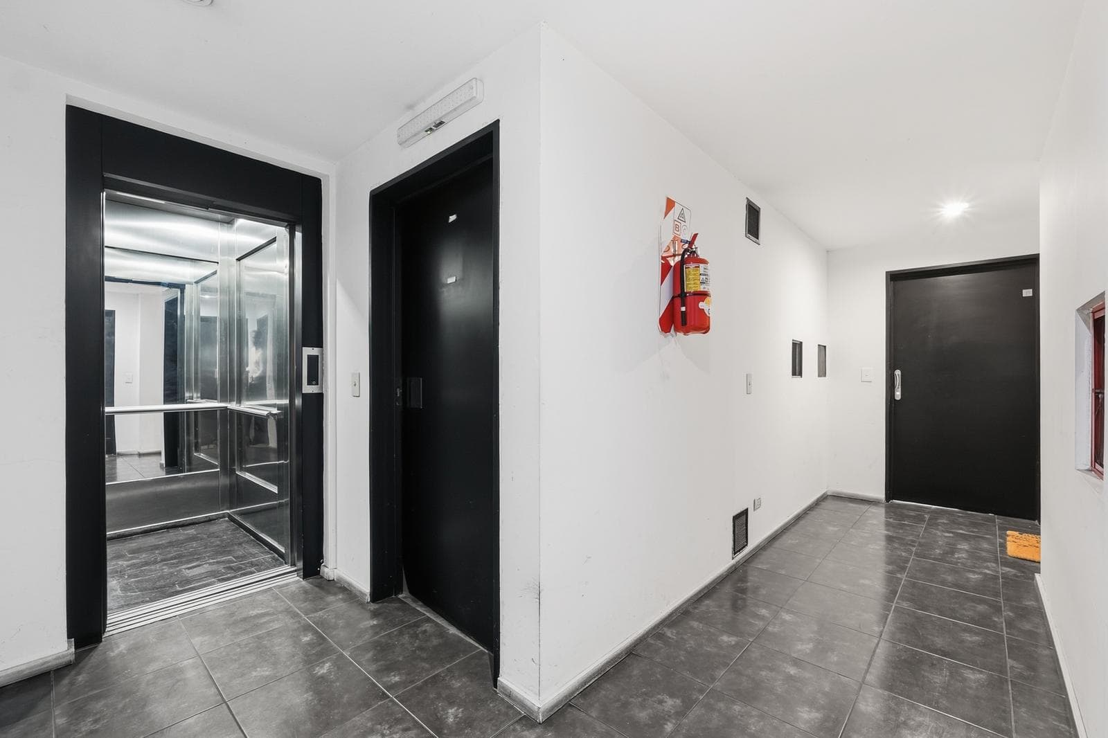 Furnished studio apartment with a balcony and amenities available for short-term rent in Belgrano