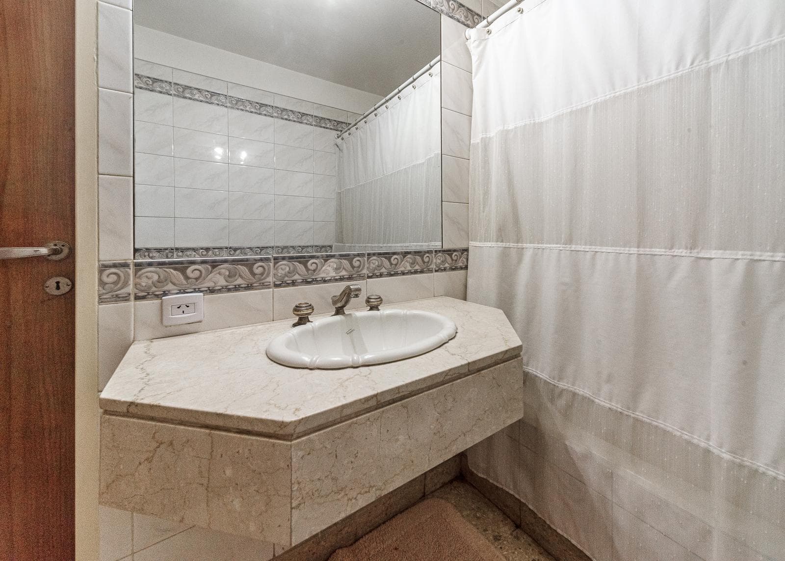 4-ROOM APARTMENT FOR SALE IN BELGRANO