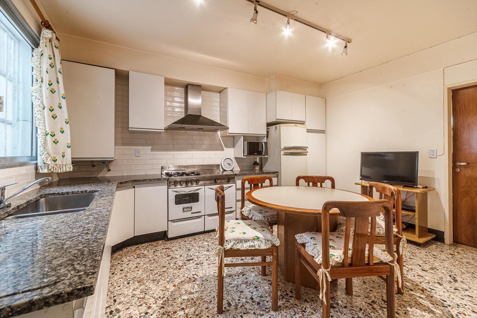 4-ROOM APARTMENT FOR SALE IN BELGRANO