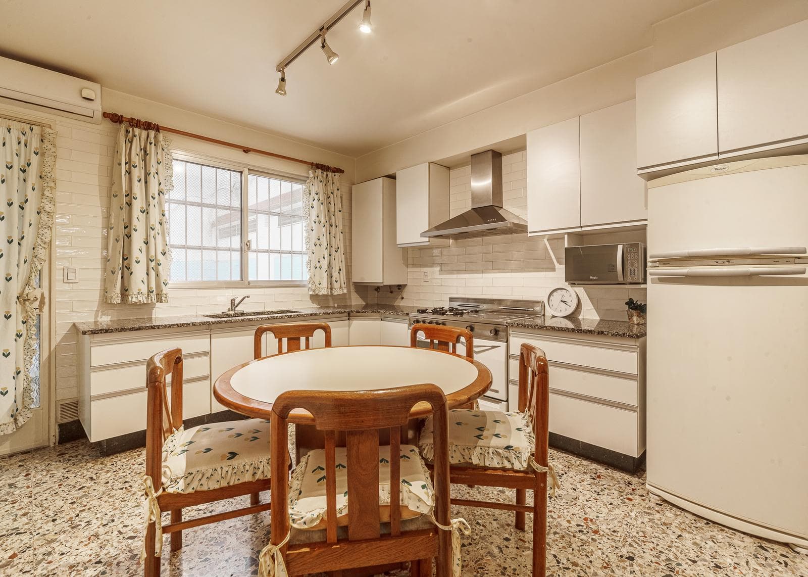 4-ROOM APARTMENT FOR SALE IN BELGRANO