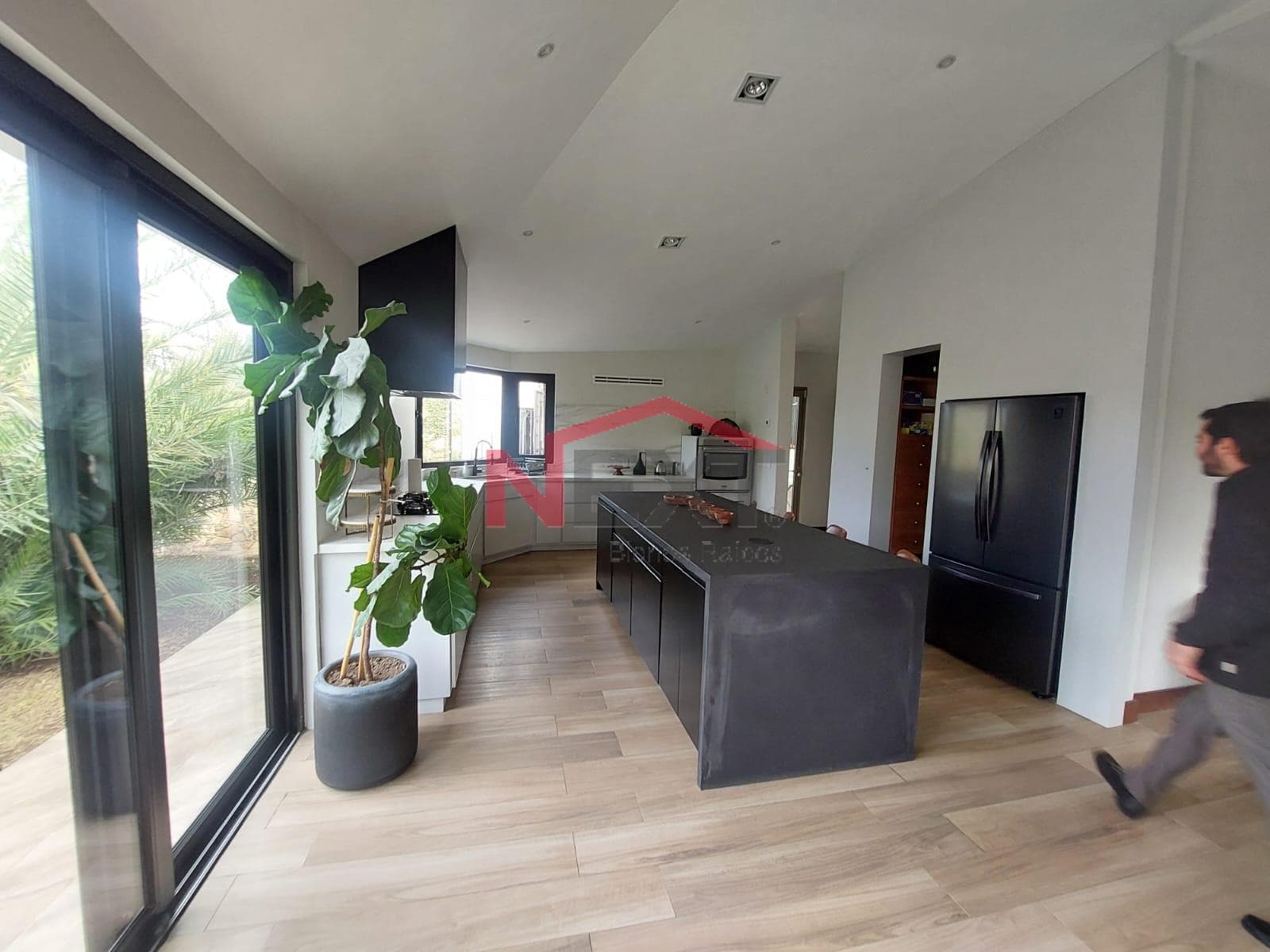 FURNISHED AND FULLY EQUIPPED ONE-STORY HOUSE FOR RENT