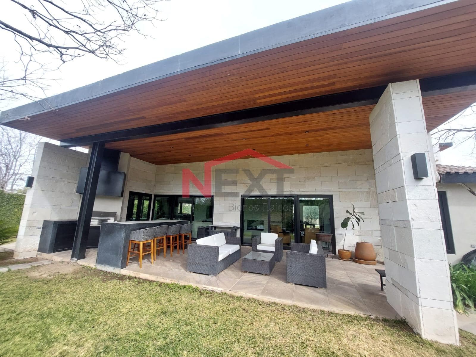 FURNISHED AND FULLY EQUIPPED ONE-STORY HOUSE FOR RENT
