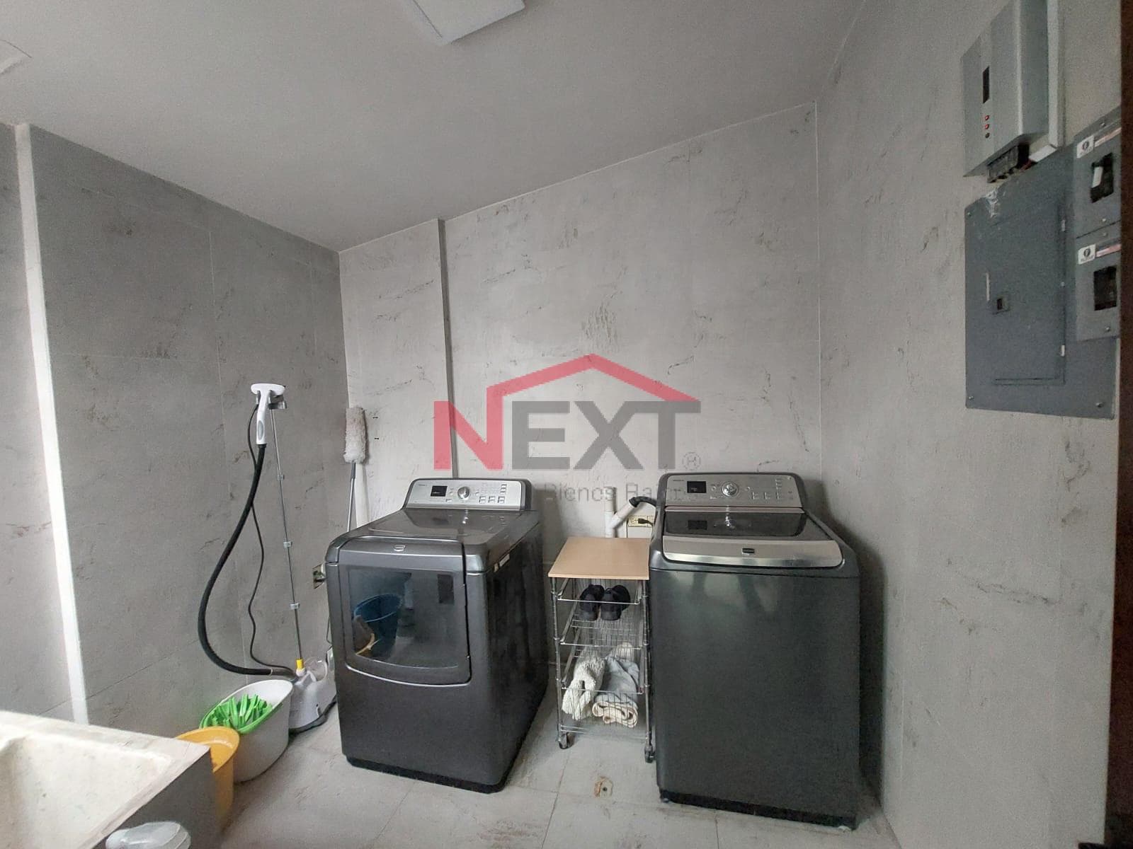 FURNISHED AND FULLY EQUIPPED ONE-STORY HOUSE FOR RENT