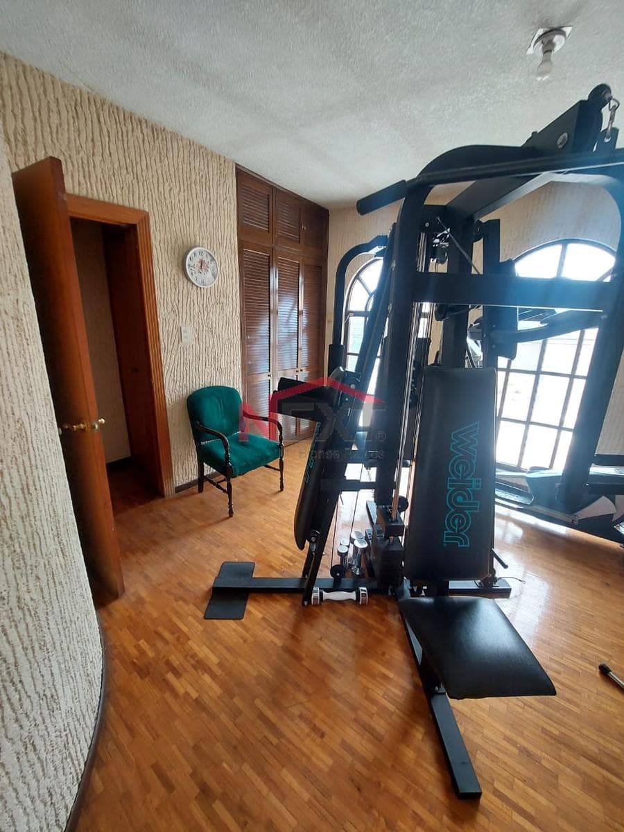 CORNER HOUSE FOR SALE IN THE CUMBRES NEIGHBORHOOD