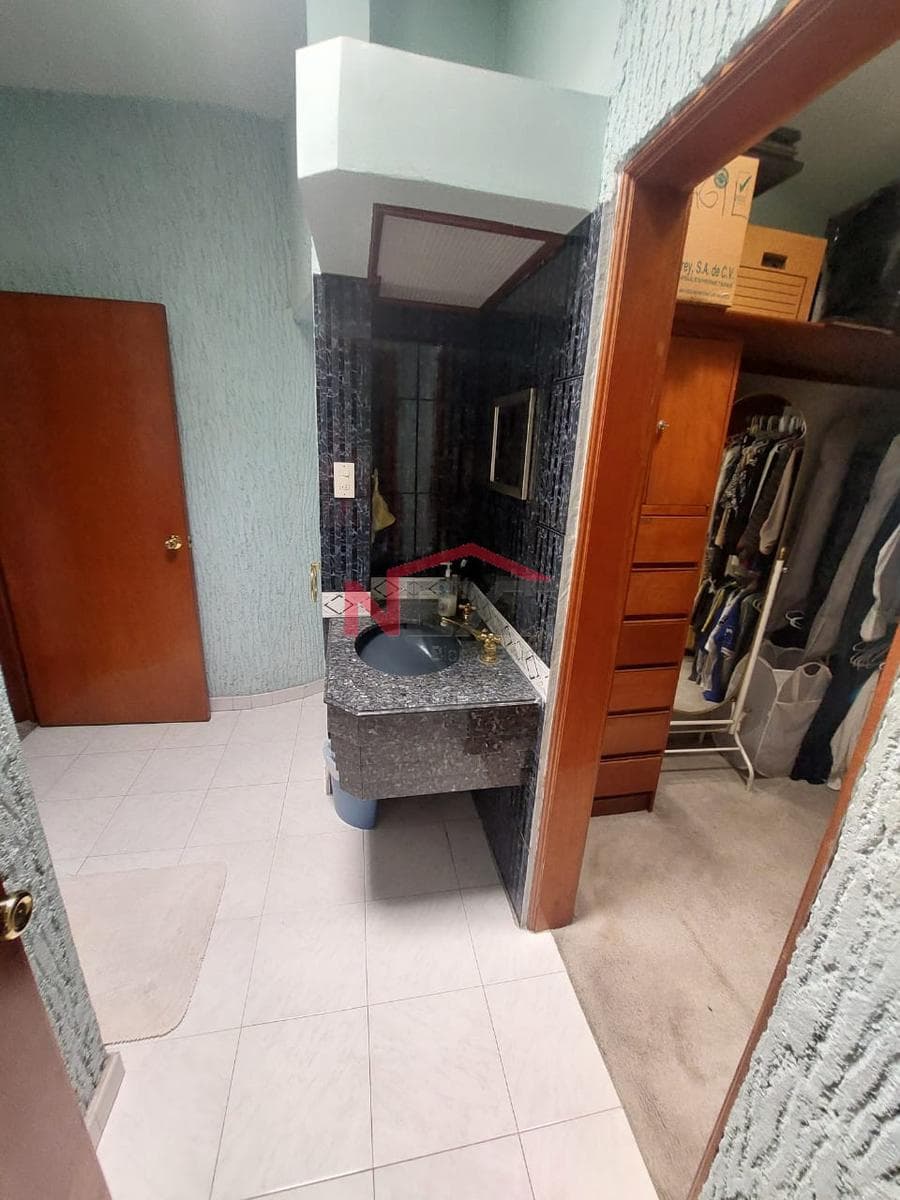 CORNER HOUSE FOR SALE IN THE CUMBRES NEIGHBORHOOD