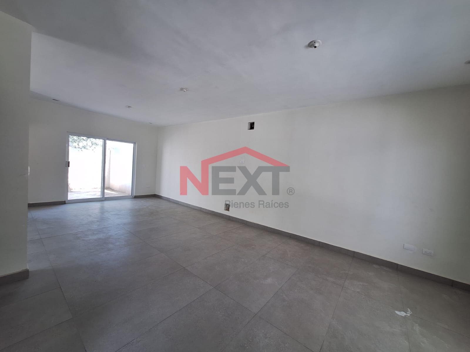 HOUSE FOR SALE IN THE NORTH, 1 MINUTE FROM THE SALTILLO-MTY HIGHWAY