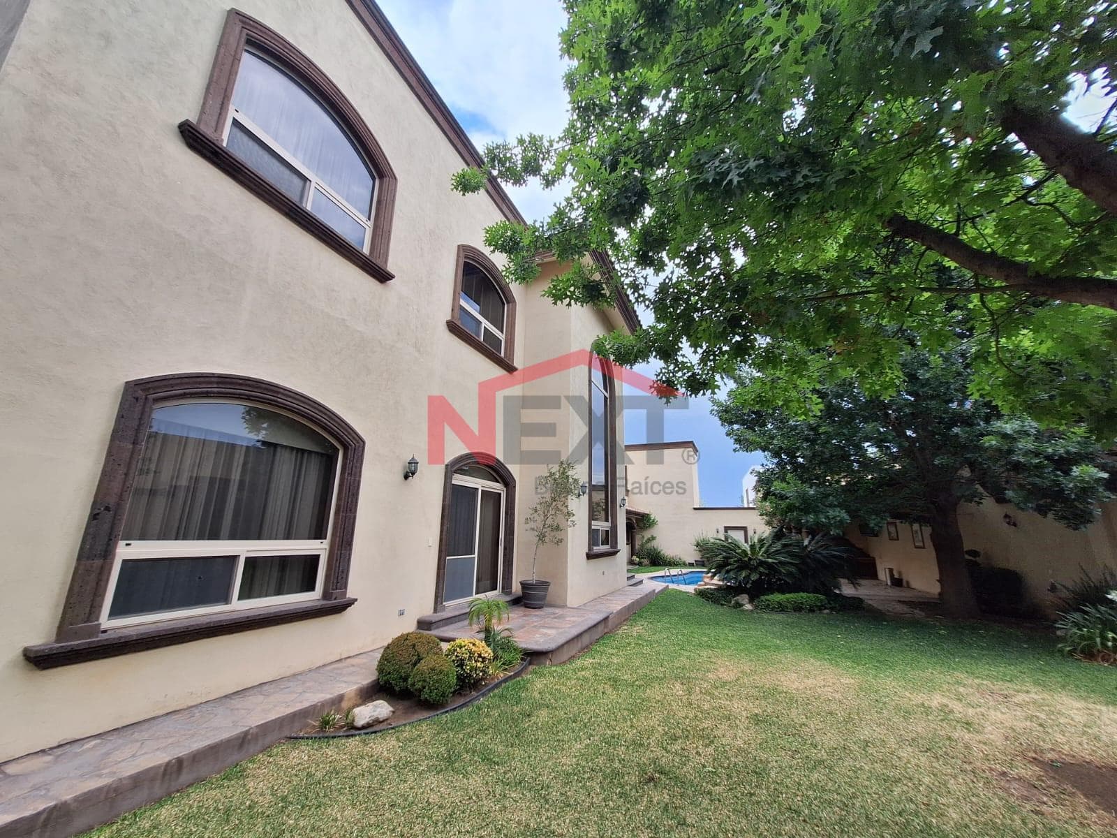 HOUSE WITH A POOL FOR SALE IN THE NORTH