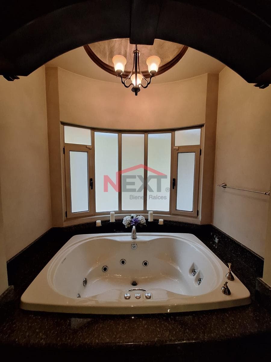 HOUSE WITH A POOL FOR SALE IN THE NORTH