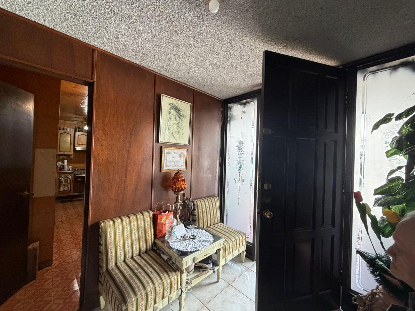 HOUSE FOR SALE IN THE CONTRY NEIGHBORHOOD—IDEAL FOR INVESTORS