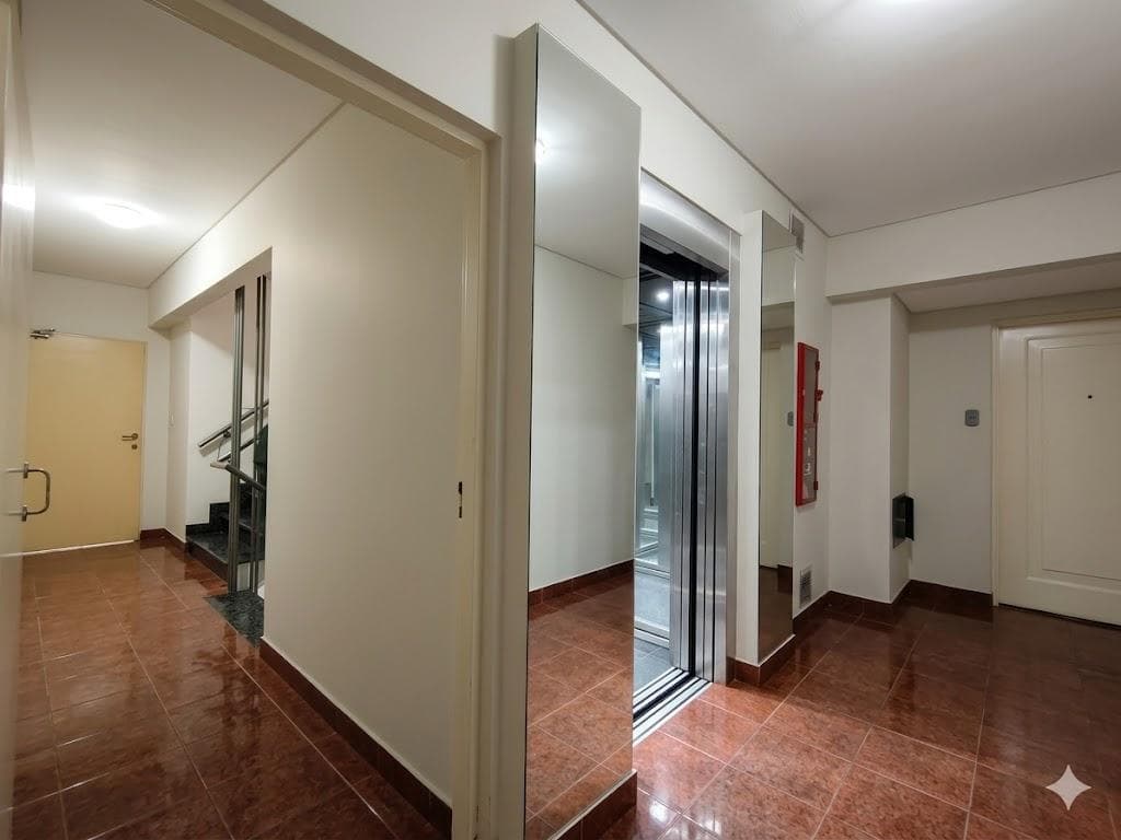 Departamento 3 amientes con terraza propia y cochera