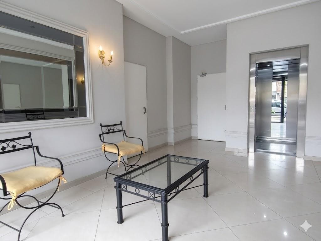 Departamento 3 amientes con terraza propia y cochera