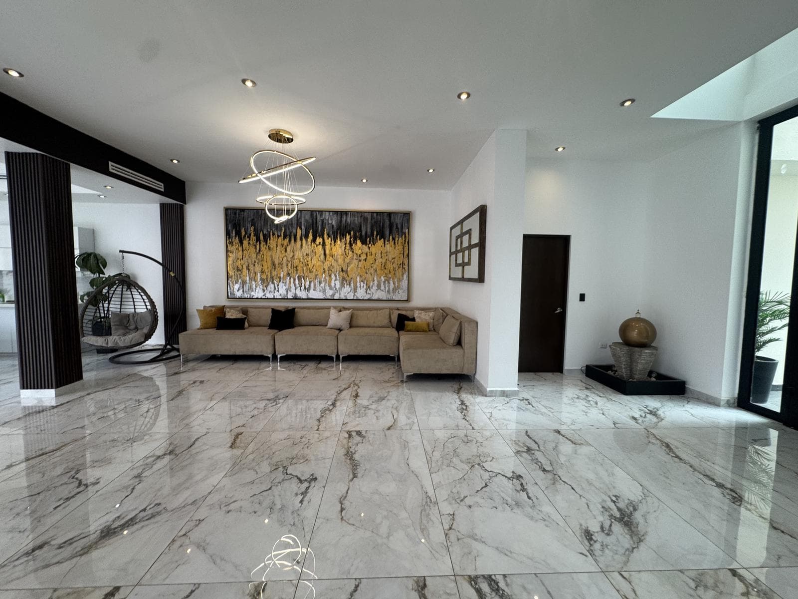 HOUSE FOR SALE IN LA JOYA