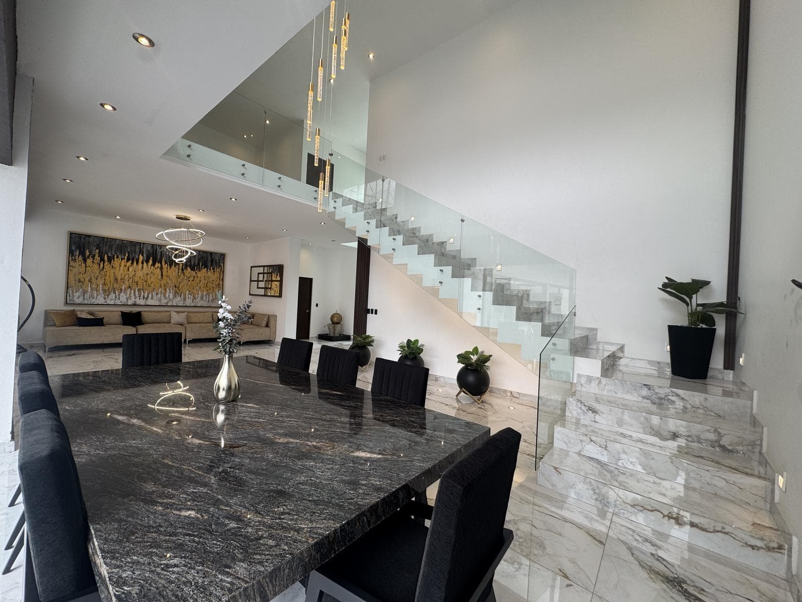 HOUSE FOR SALE IN LA JOYA
