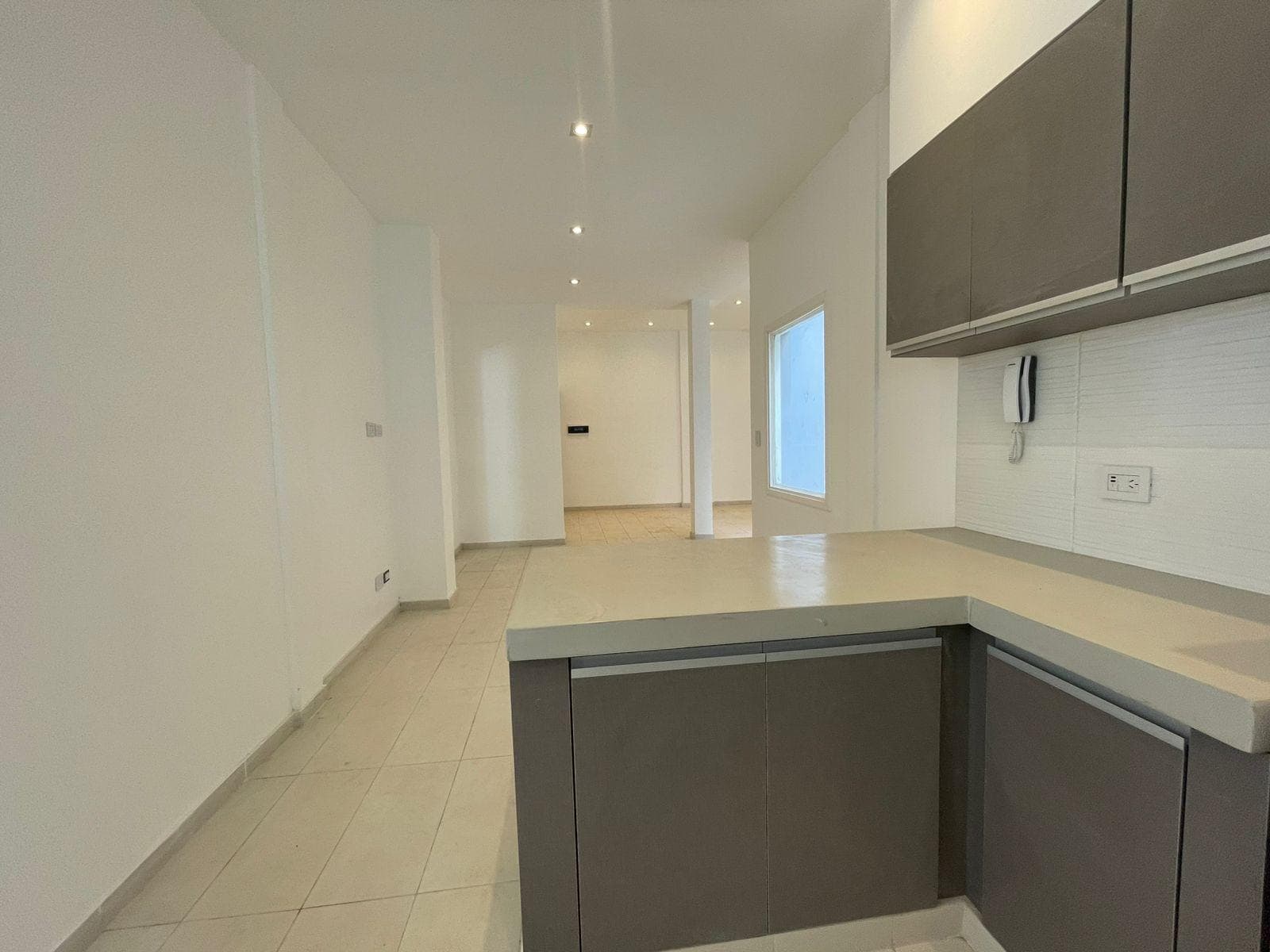 VENTA DEPARTAMENTO 3 AMBIENTES EN GERLI AVELLANEDA CON COCHERA, PATIO Y PARRILLA-ACEPTA PERMUTA