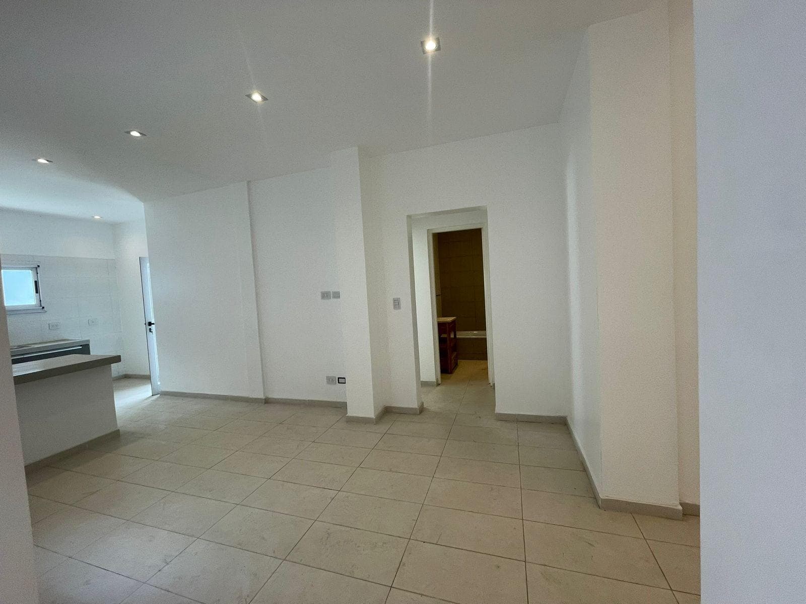 VENTA DEPARTAMENTO 3 AMBIENTES EN GERLI AVELLANEDA CON COCHERA, PATIO Y PARRILLA-ACEPTA PERMUTA