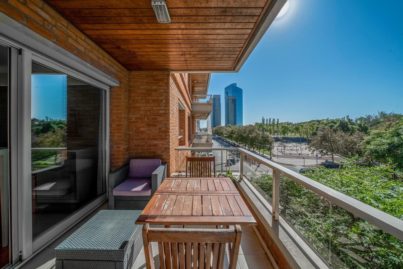 Two-room furnished apartment with a balcony and garage available for short-term rent in Puerto Madero