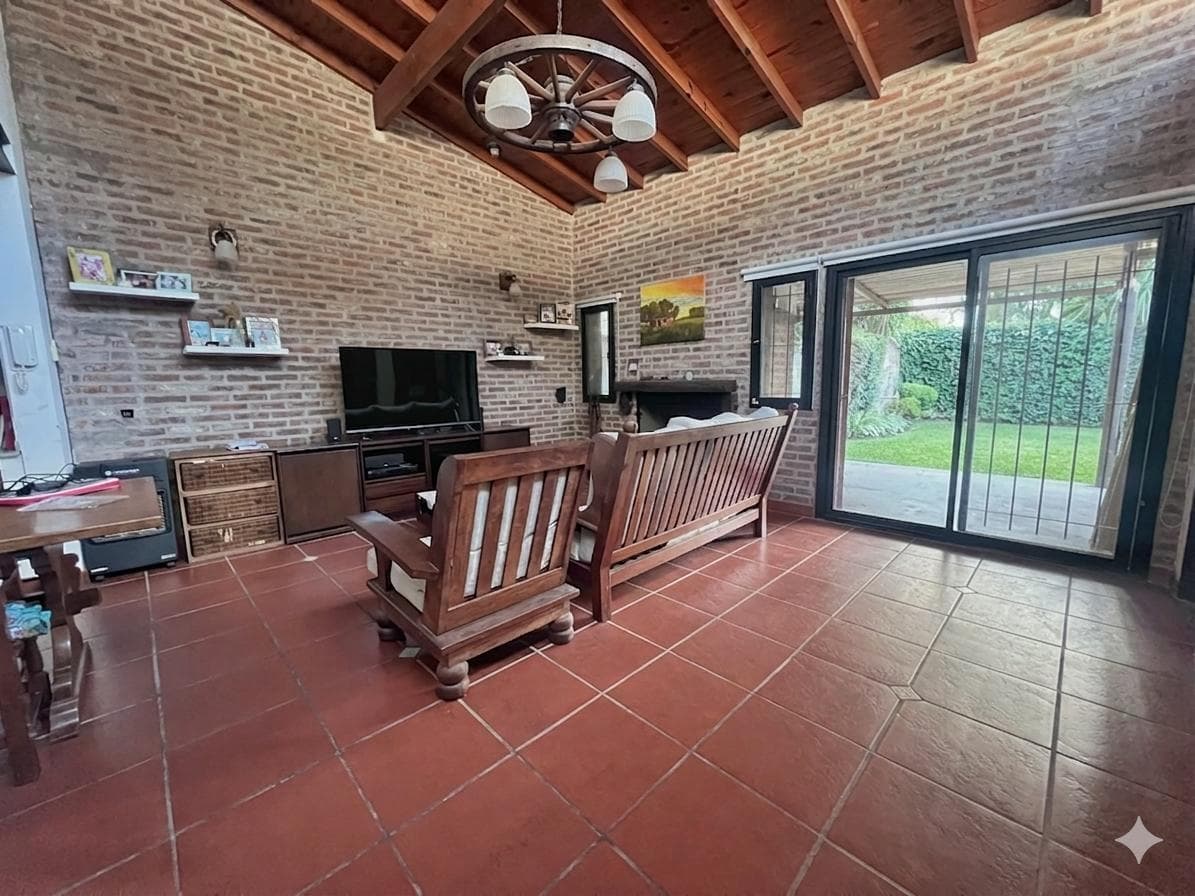 5-BEDROOM HOUSE FOR SALE, WITH GARDEN, POOL, AND GARAGE IN VILLA ADELINA, SAN ISIDRO, NORTHERN GREATER BUESOS AIRES