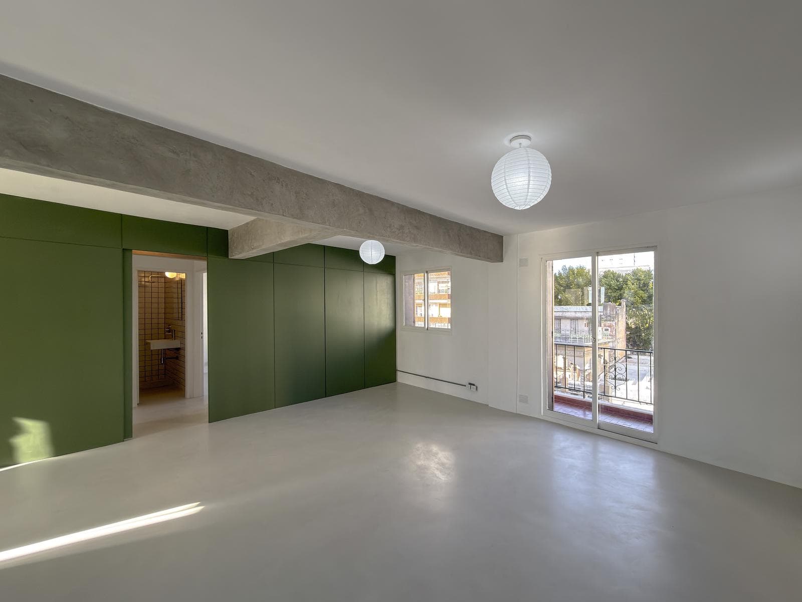 Departamento remodelado de 2 dormitorios con vista parcial al río