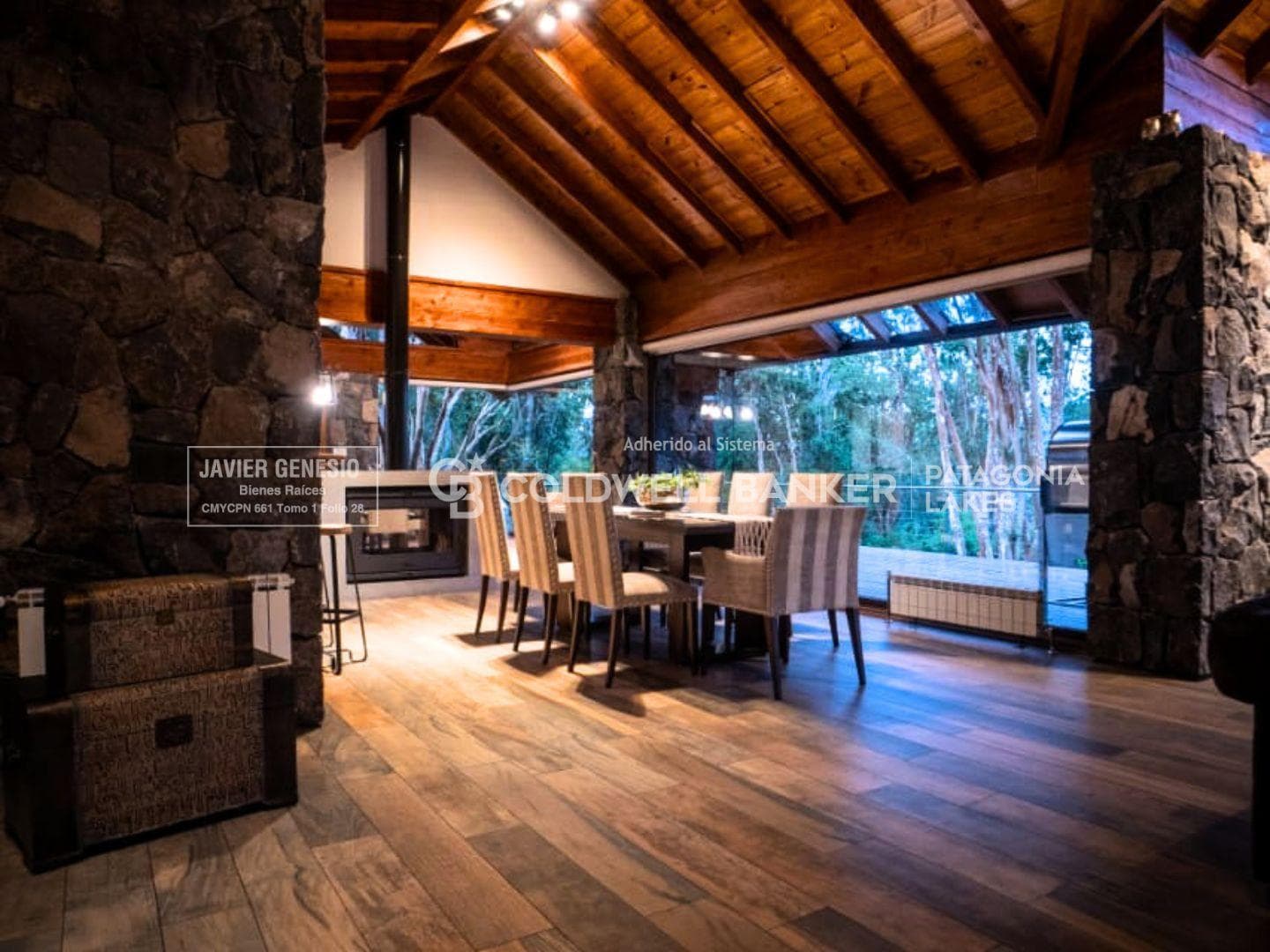 HOUSE FOR SALE, PREMIUM LAKE VIEW, 330 M² - GATED COMMUNITY | Villa La Angostura.
