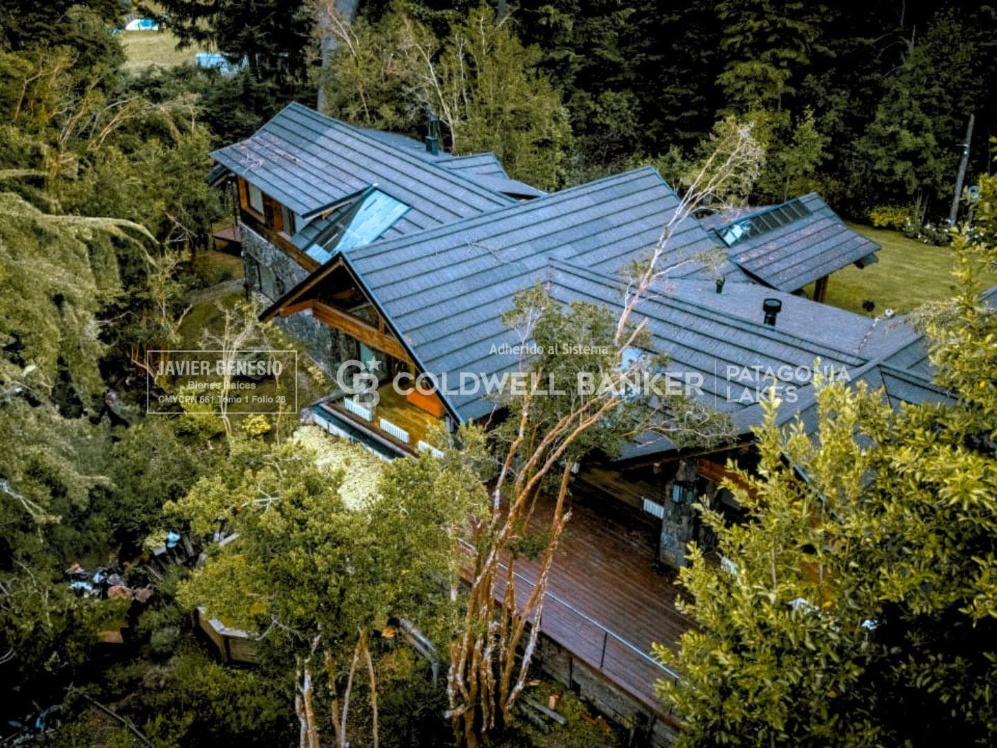 HOUSE FOR SALE, PREMIUM LAKE VIEW, 330 M² - GATED COMMUNITY | Villa La Angostura.