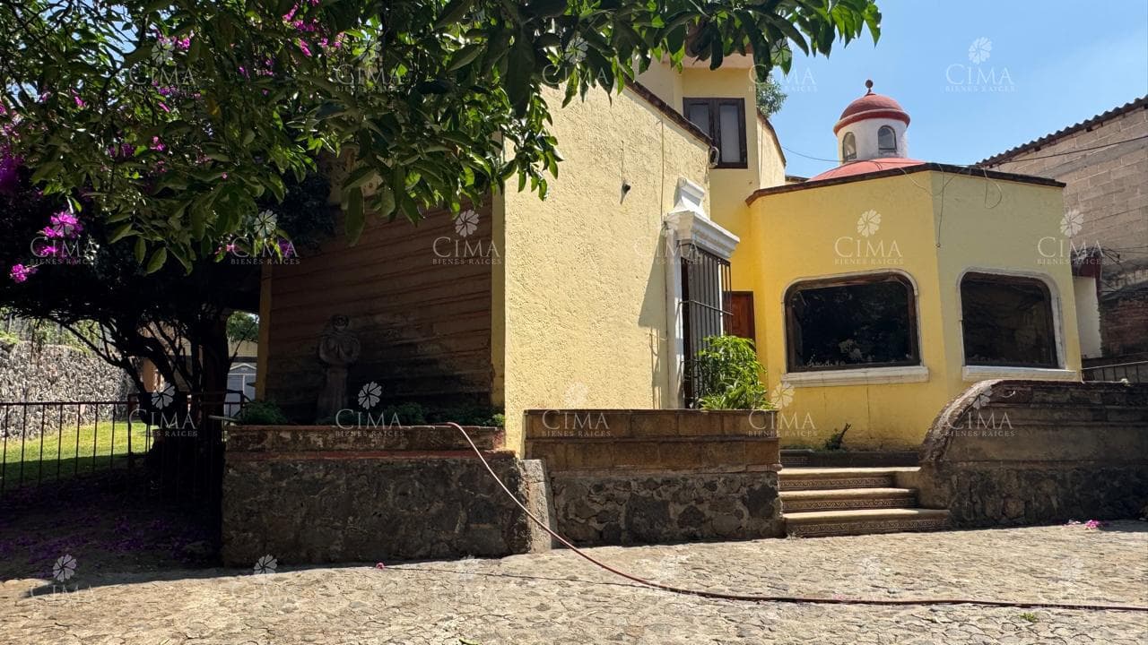 Venta de Casa en Santa María Ahuacatitlán - V404