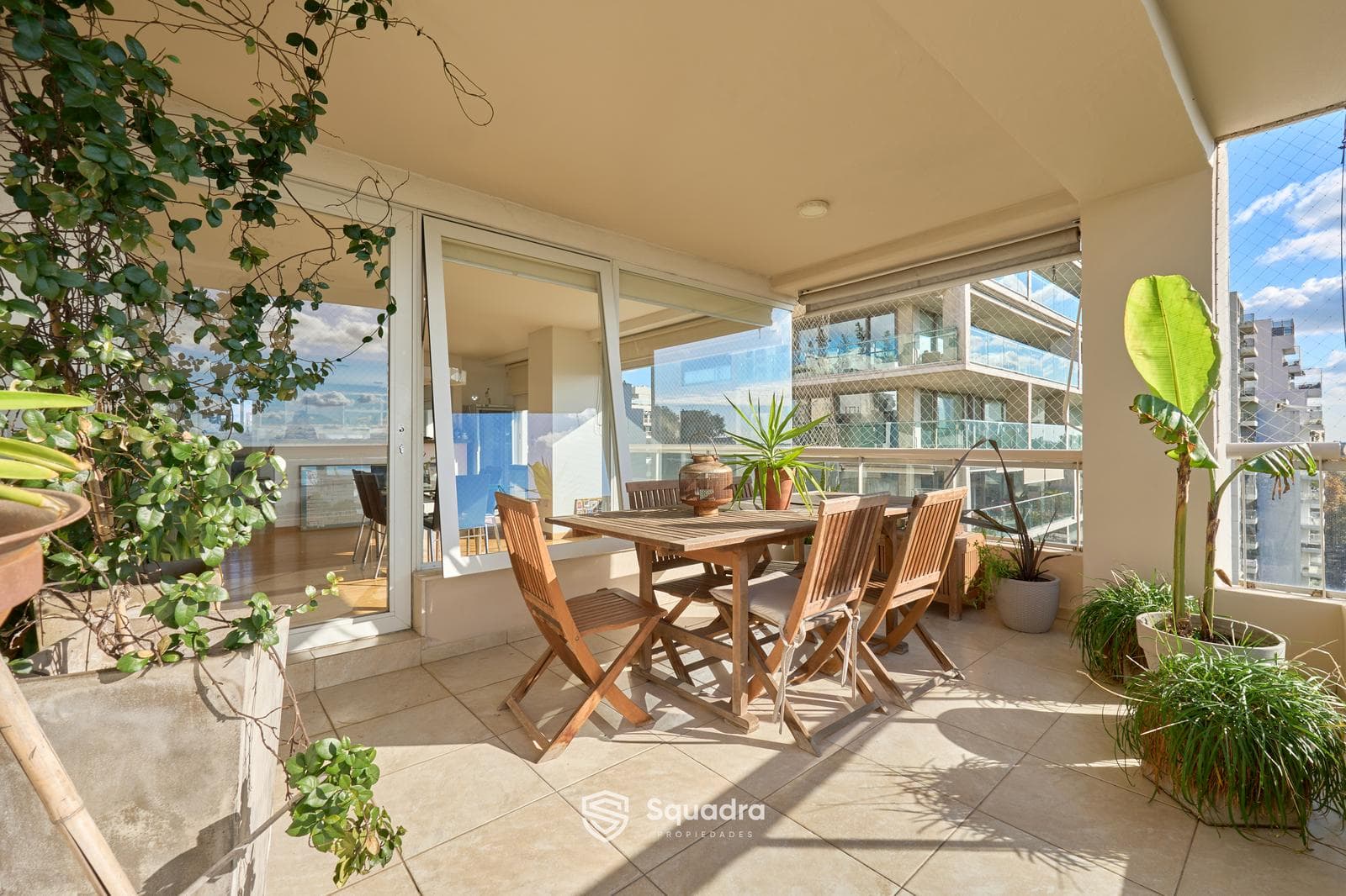 FOR SALE - Exclusive 3-bedroom apartment with 2 parking spaces, storage room, and amenities - Downtown Rio - FINANCING AVAILABLE.